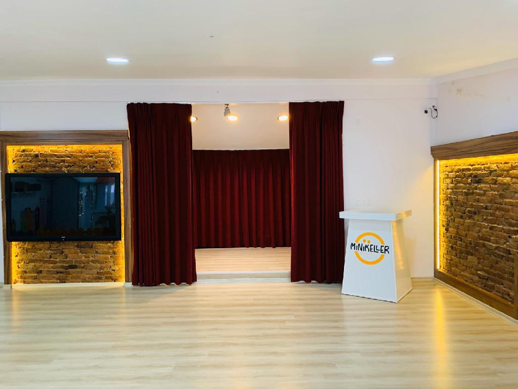 GÖSTERİ SALONU